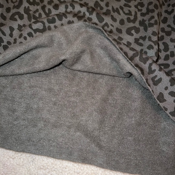 Green Leopard Print Long Sleeve Tee - Picture 6 of 6